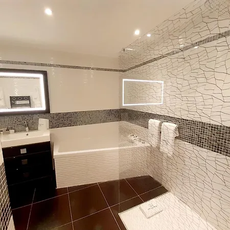 De Cassagne & Hotel 5*