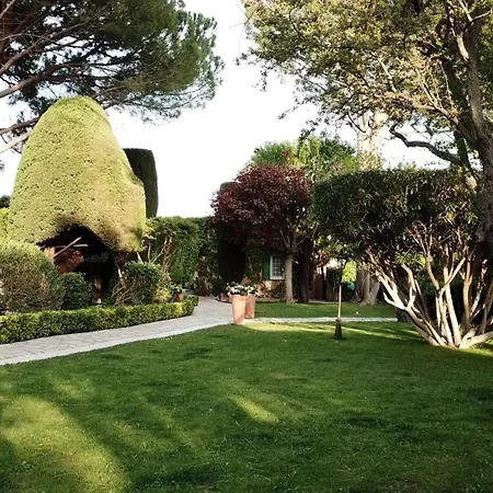 Hotel De Cassagne & Le Pontet (Vaucluse)