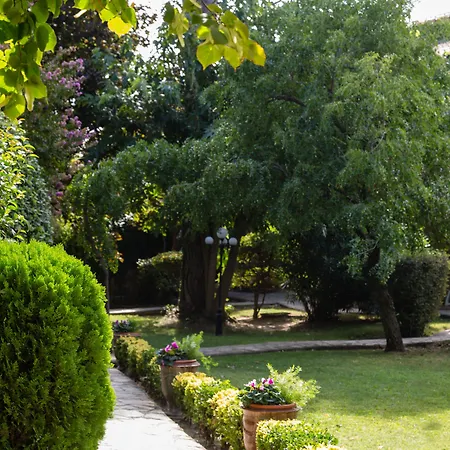 Hotel De Cassagne & Le Pontet (Vaucluse)